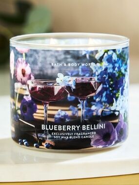 BATH & BODY WORKS 3 WICK CANDLE BLUEBERRY BELLINI